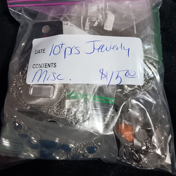 Paparazzi Jewelry. 10+ pcs per bag - Picture 6 of 9